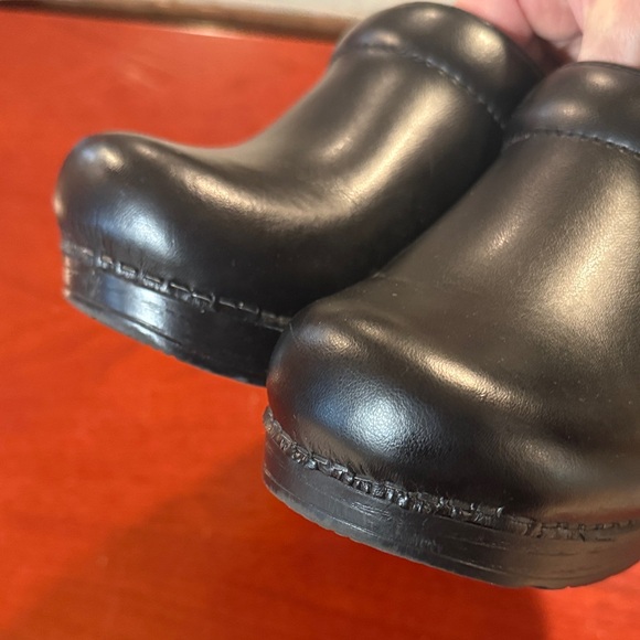 Black Leather Dansko Clogs size 37 - Picture 4 of 8